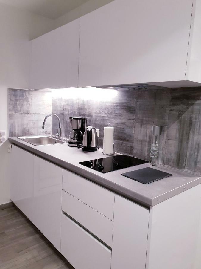 Beautiful Brand New Apartment Seaside Athens Exterior photo