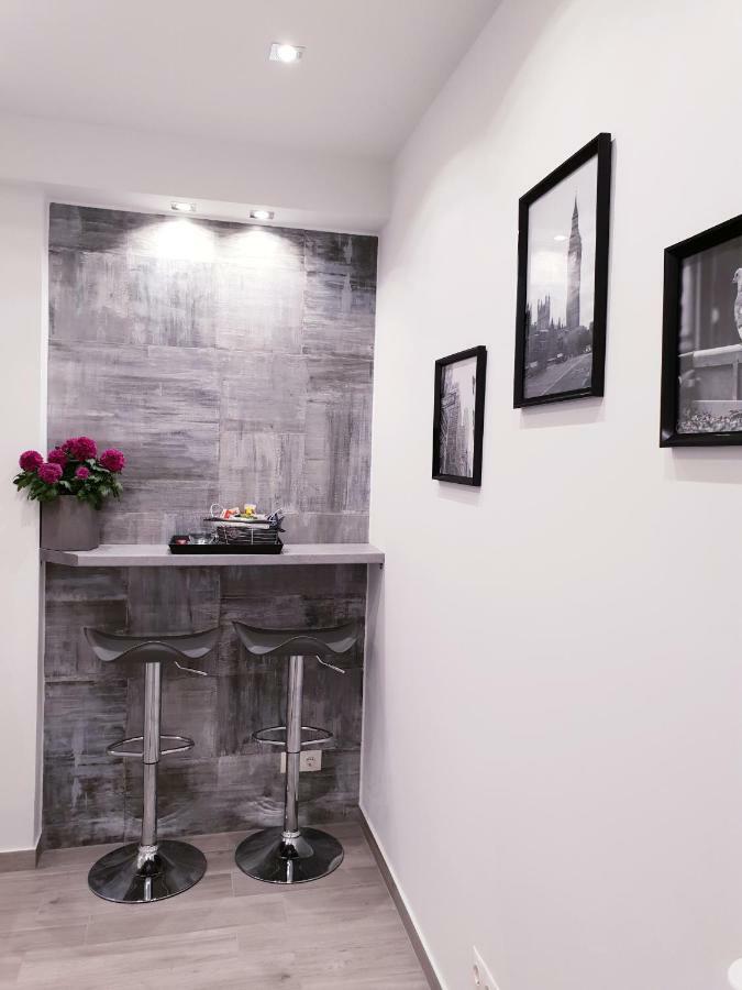 Beautiful Brand New Apartment Seaside Athens Exterior photo